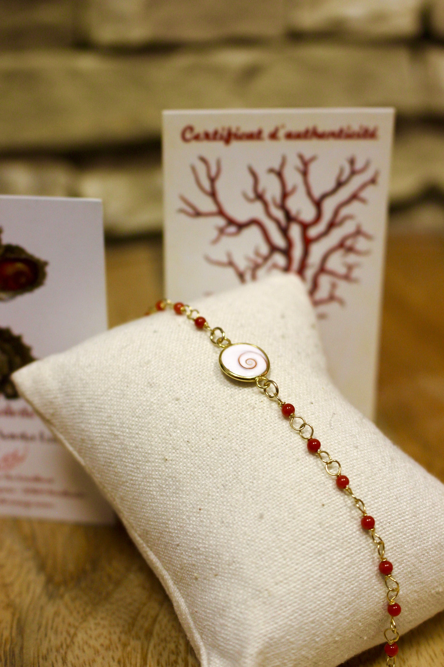 Bracelet « Roccapina » Corail de Bonifacio et Œil de St Lucie