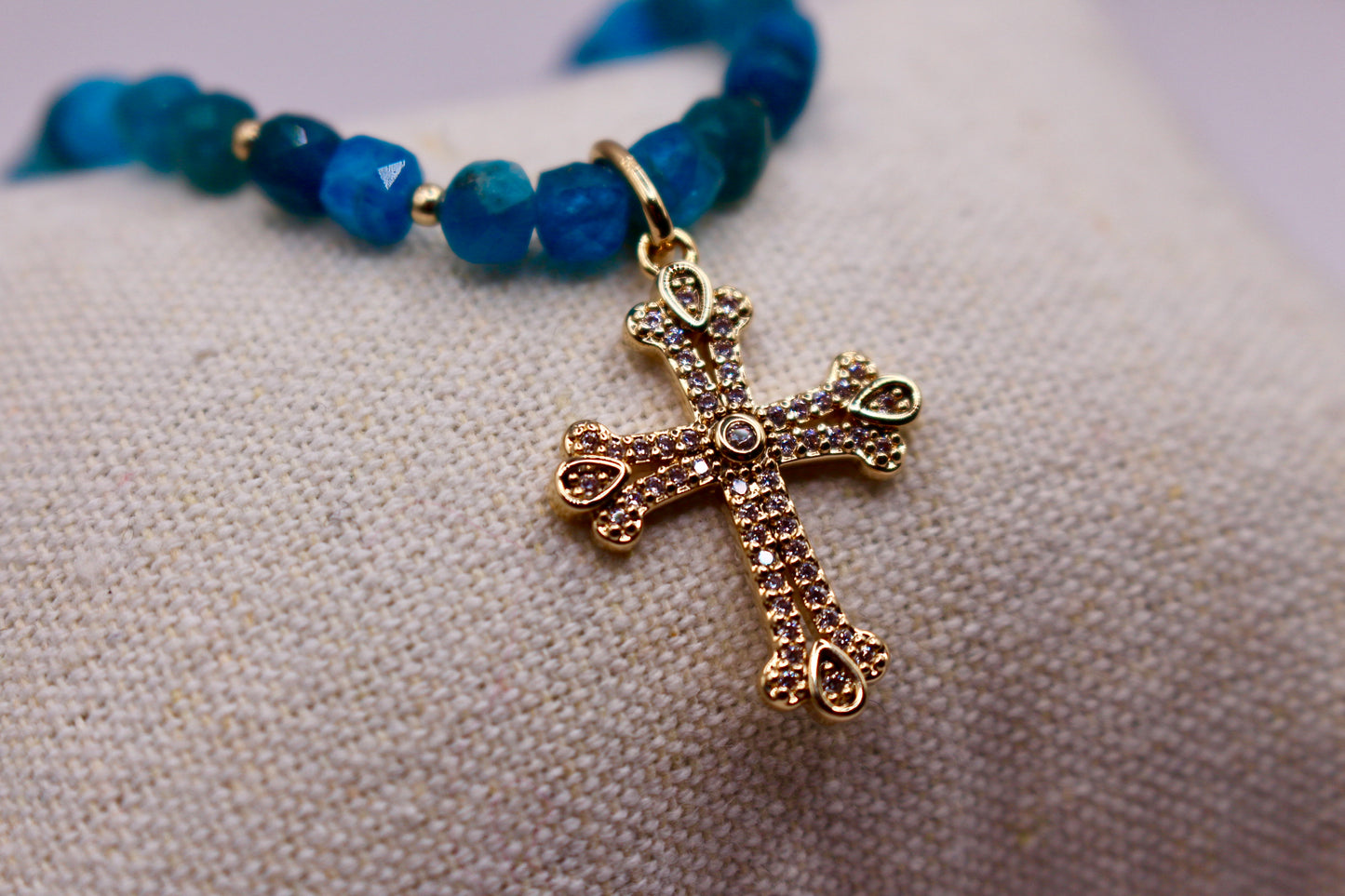 Collier Bleu Sacré en Apatite et Or laminé/plaqué