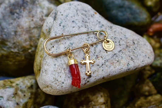 Broche « Protection » en corail et or laminé 14k