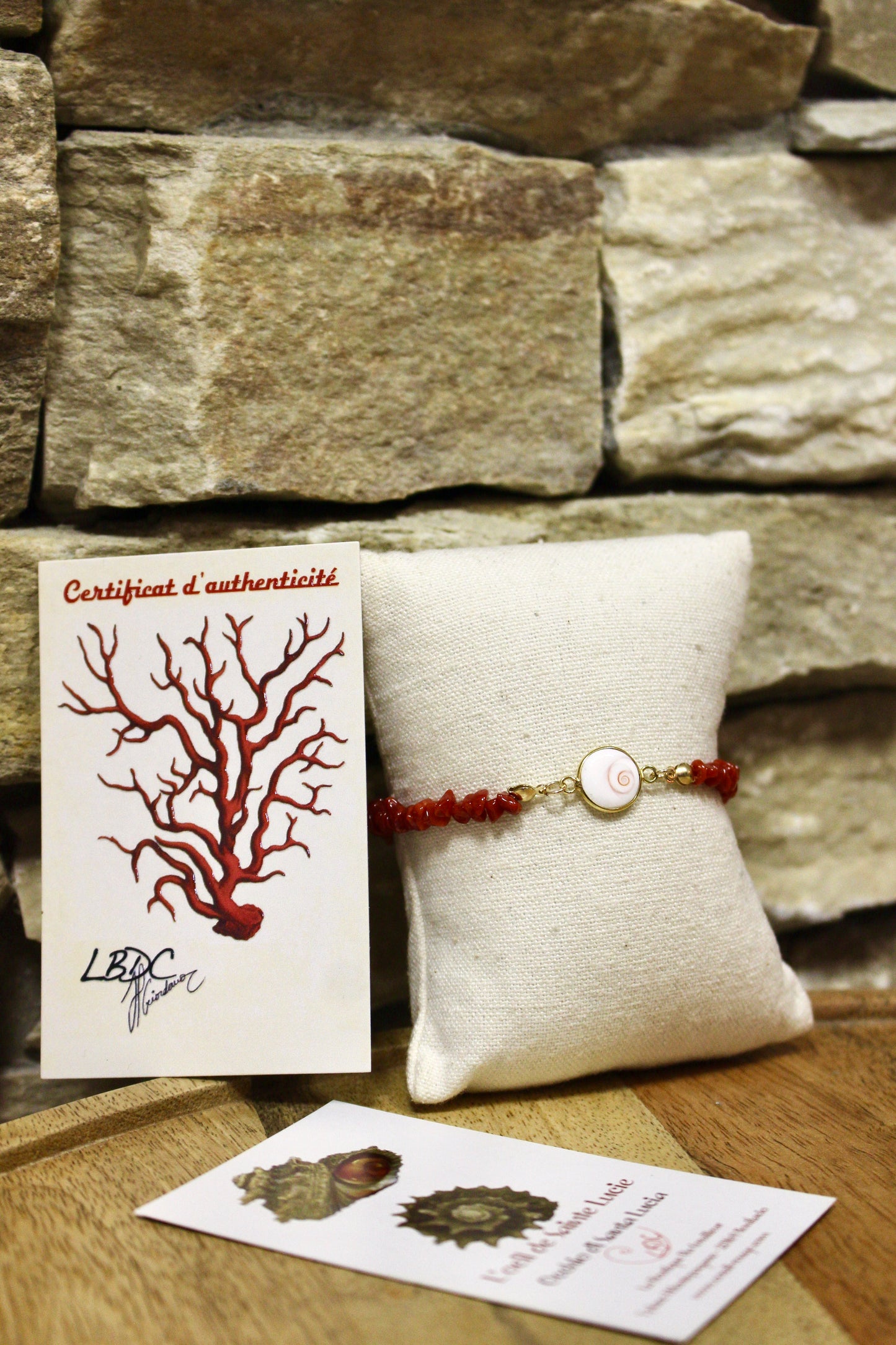 Bracelet « Cala Rossa » en Corail de Bonifacio et œil de St Lucie