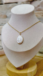 Collier Madone en Plaqué or et Nacre