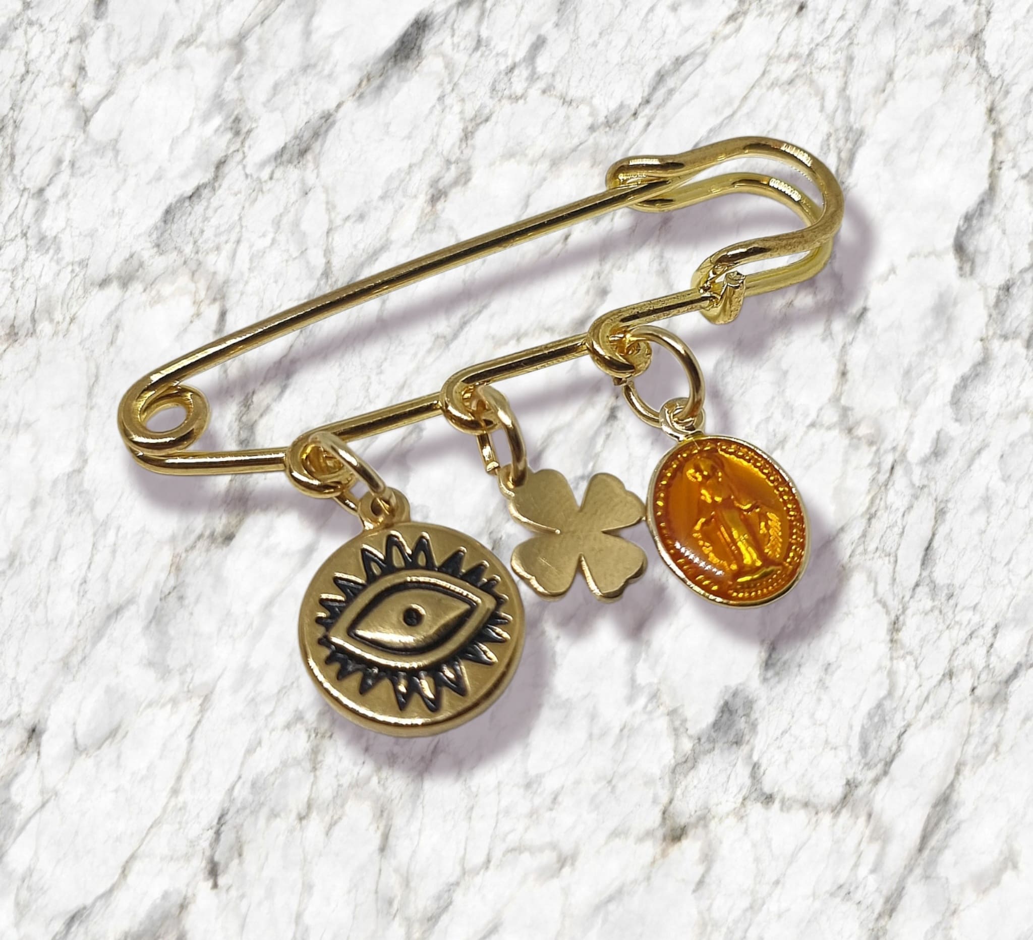 Broche porte - bonheur