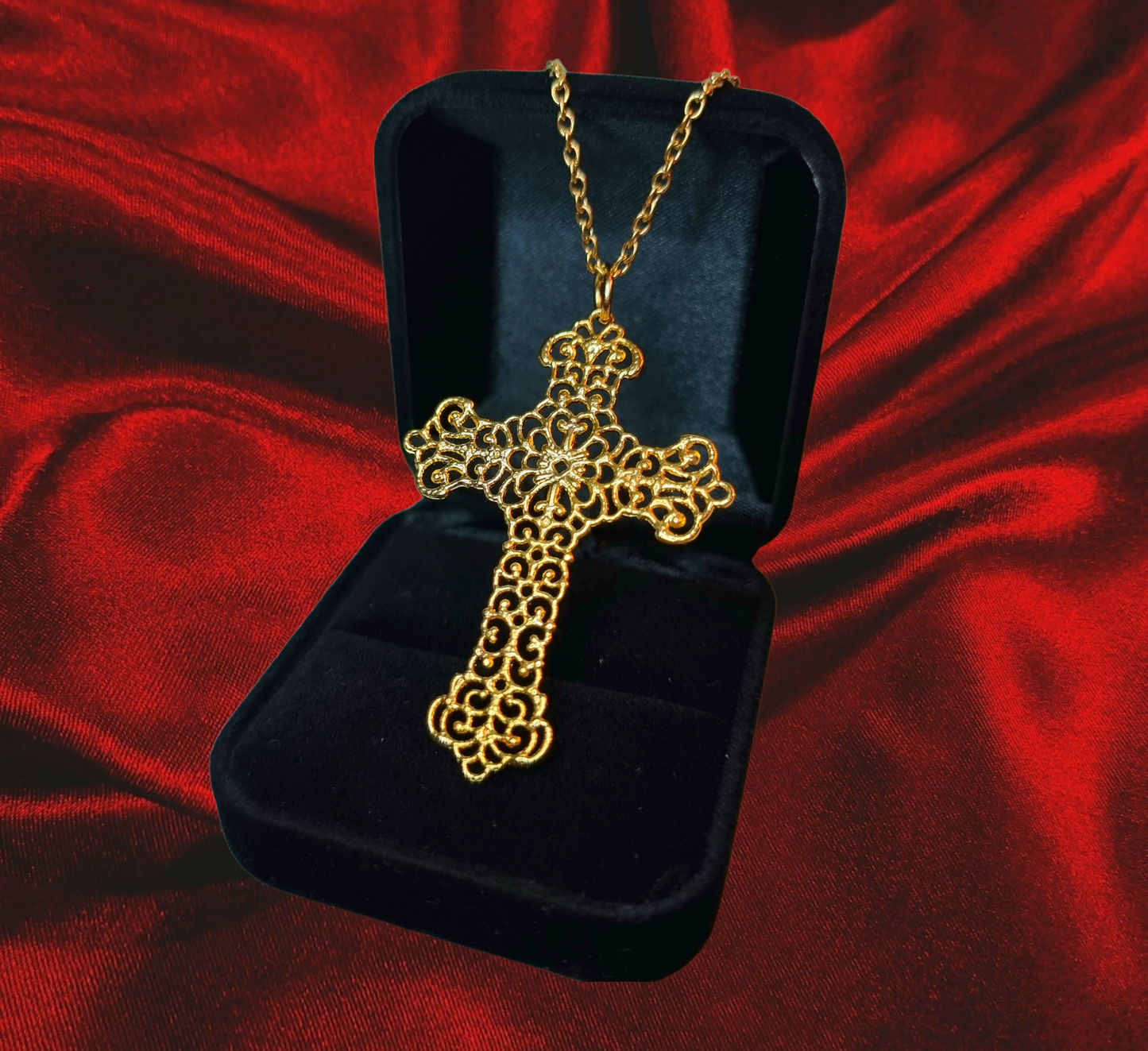 Collier croix stylisée